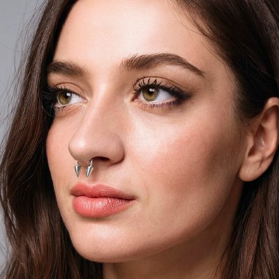 Piercing nez ajustable en fer a cheval avec cônes vissables