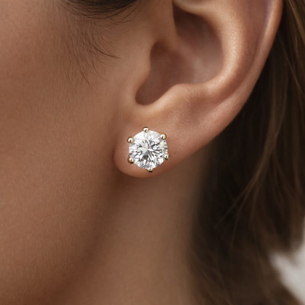 Piercings oreilles femmes durables au design classique pour le quotidien.