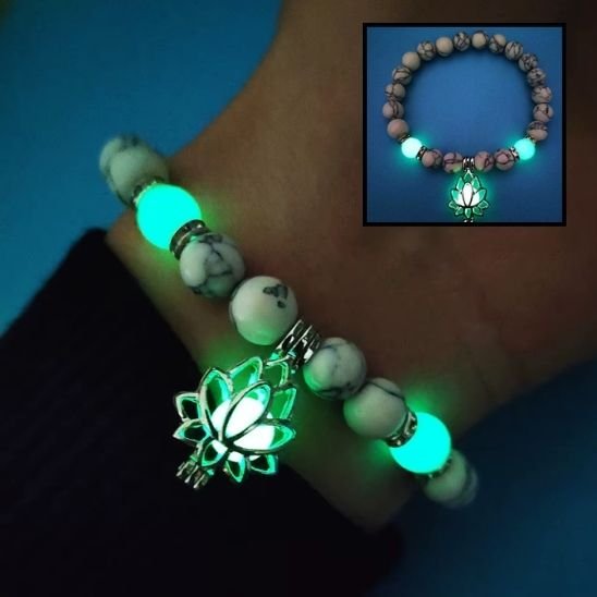 Bracelet élégant mêlant turquoise naturelle perles blanches et détails argentés