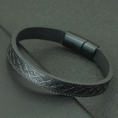 Accessoire_polyvalent_ideal_autant_pour_une_tenue_casual_que_pour_un_style_plus_habille