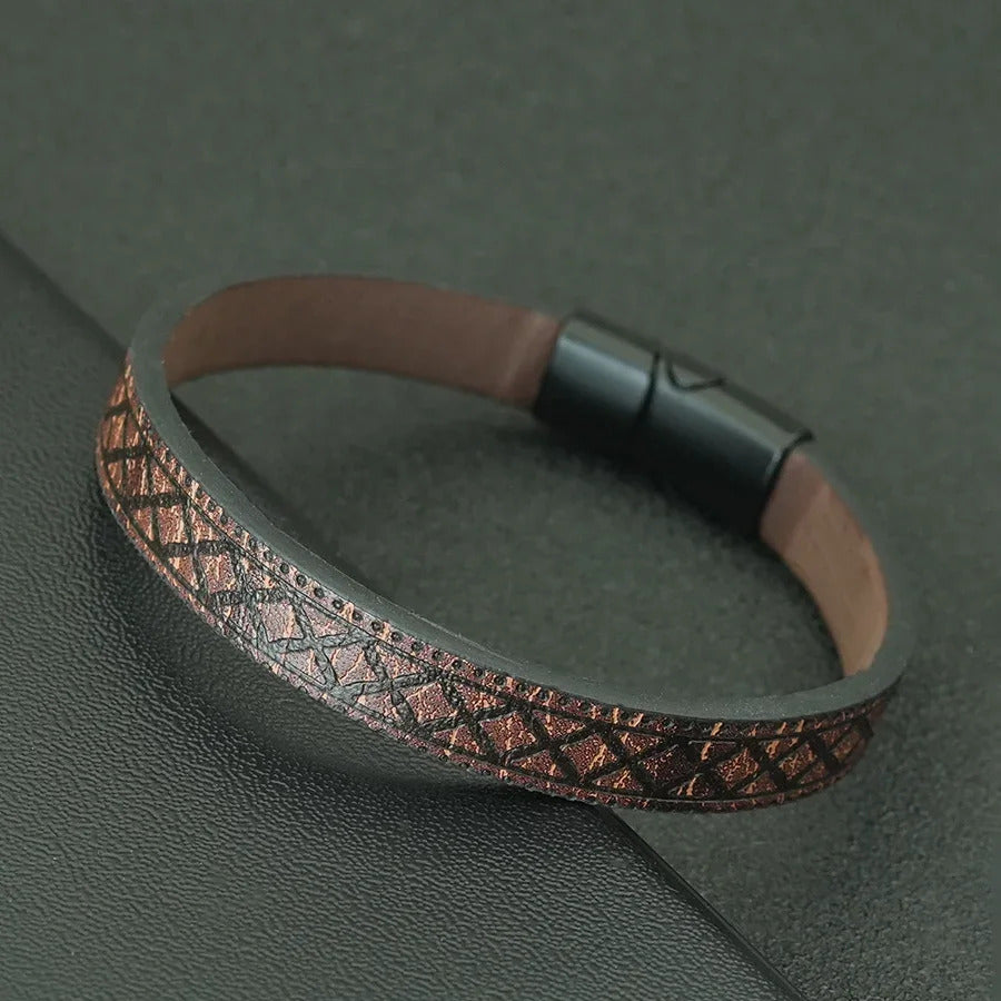 Association_du_cuir_souple_et_du_cuivre_pour_un_accessoire_alliant_esthetique_et_bien-etre