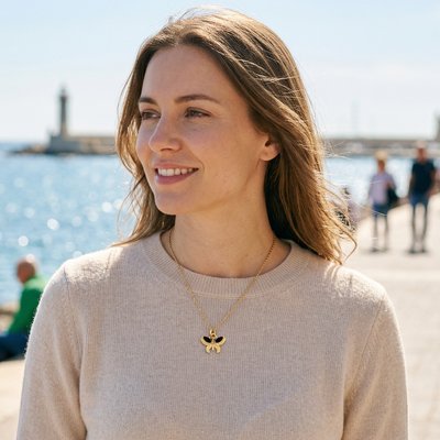 Bijou papillon : collier pendentif femme élégant et discret.