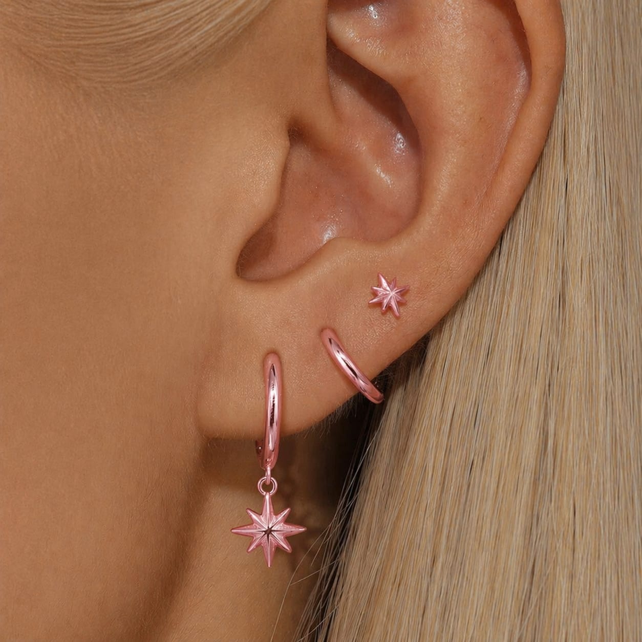 Bijou piercing anti helix argenté en acier inoxydable haute qualité.