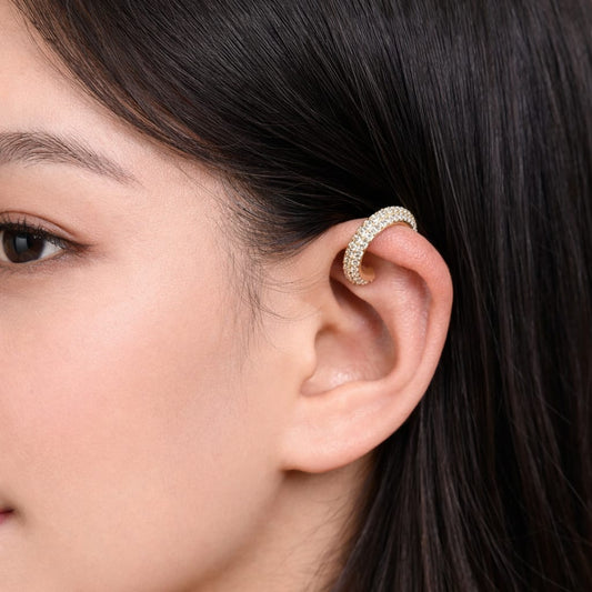 Boucle d oreille clip argentée élégantes idéales pour passer du bureau à une tenue de soirée