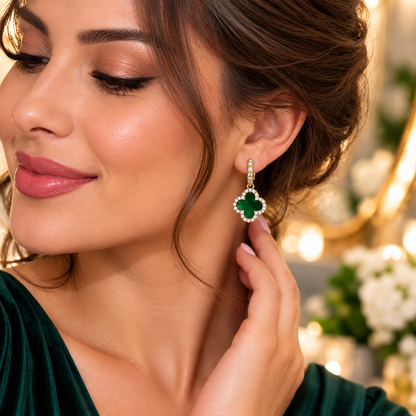 Boucle d'oreille trèfle vert porte-bonheur au style minimaliste coréen.