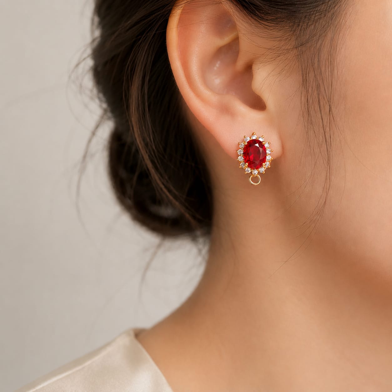 Boucles d'oreilles élégantes ornées d'un précieux bijou breloque ovale