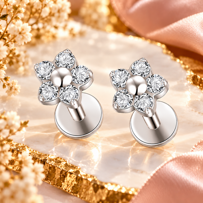 Boucles d_oreilles florales scintillantes sur mar brelustre