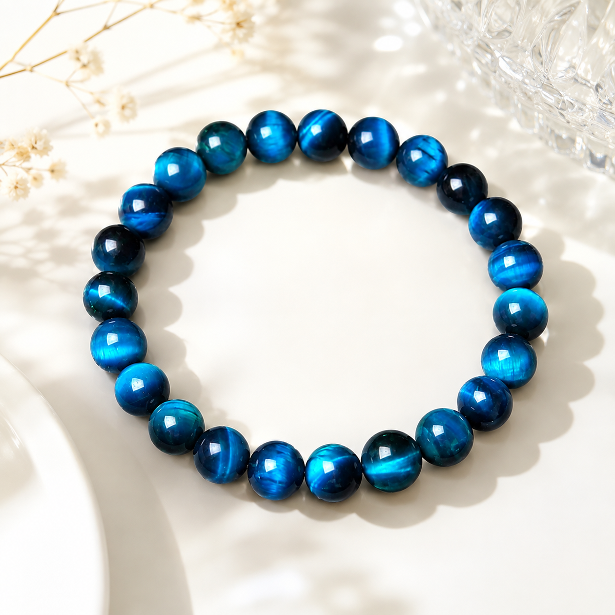 Bracelet en perles d'agate bleue naturelle polie et apaisante.