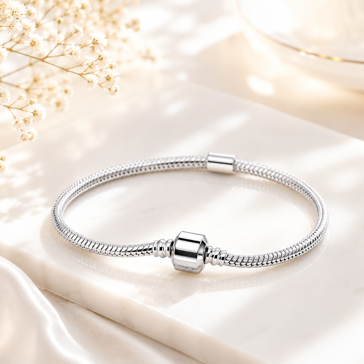 Bracelet femme argenté personnalisable compatible avec des charms.