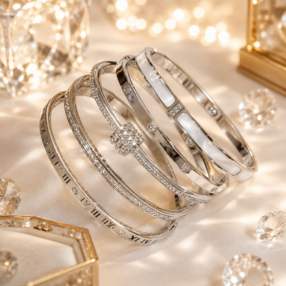 Bracelet femme en acier inoxydable aux finitions dorées et argentées.