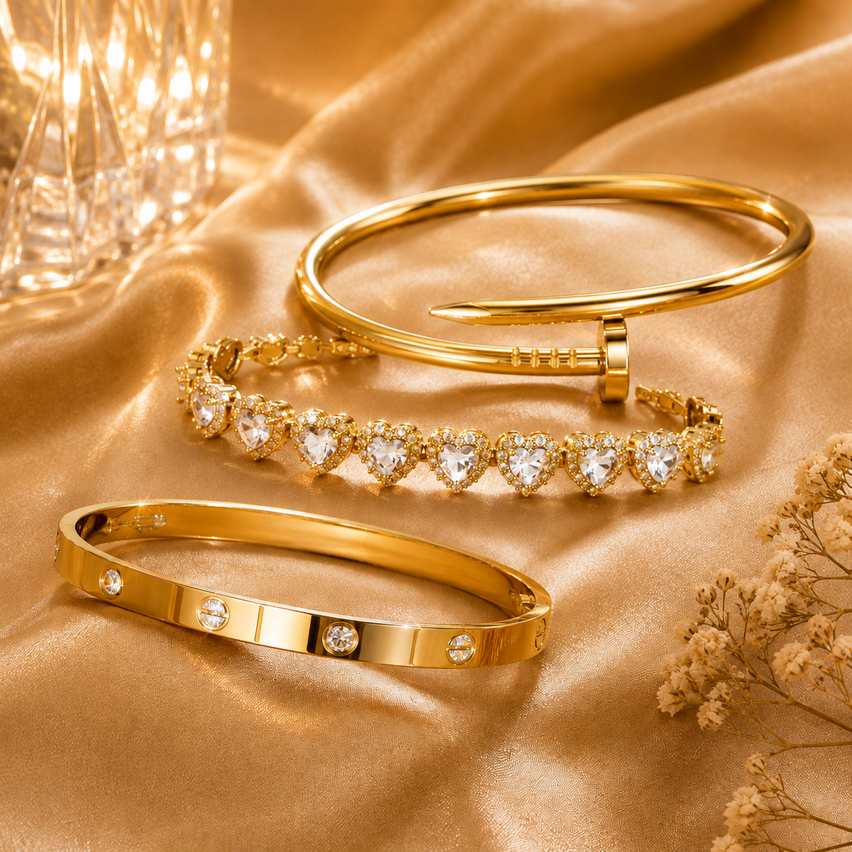 Bracelets joncs bicolores or et argent incrustés de cristaux.