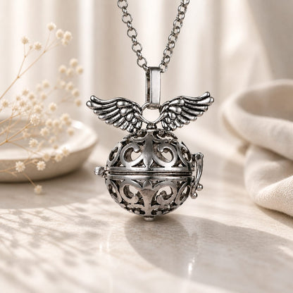 Collier breloque vintage diffuseur d’huiles essentielles apaisantes.