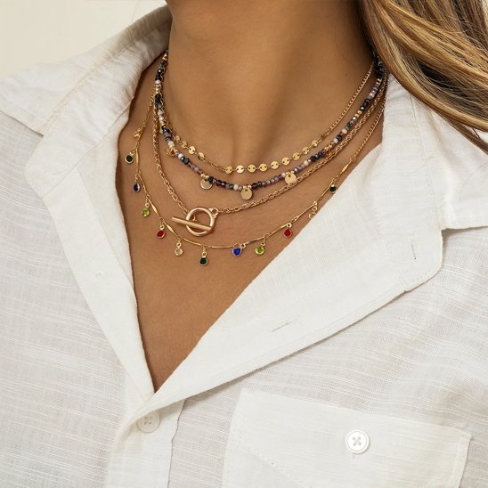 Collier multi-rangs doré pour femme composé de quatre chaînes