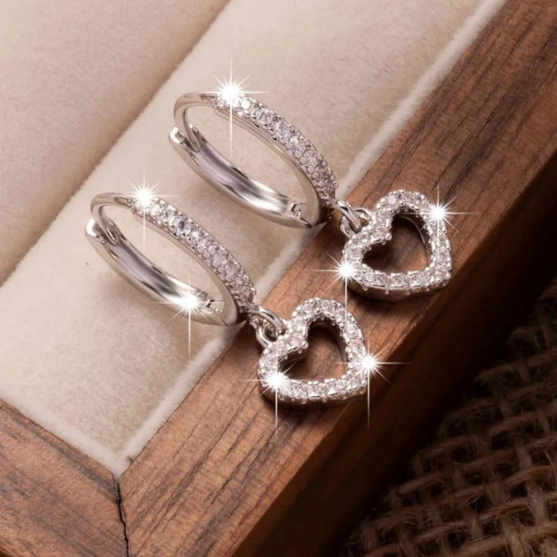 Conche piercing cœur doré orné de cristaux scintillants élégants