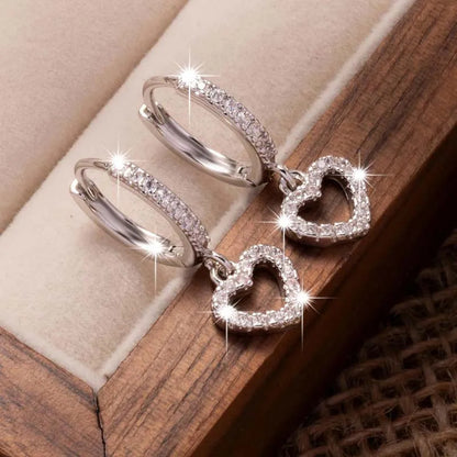 Conche piercing cœur doré orné de cristaux scintillants élégants