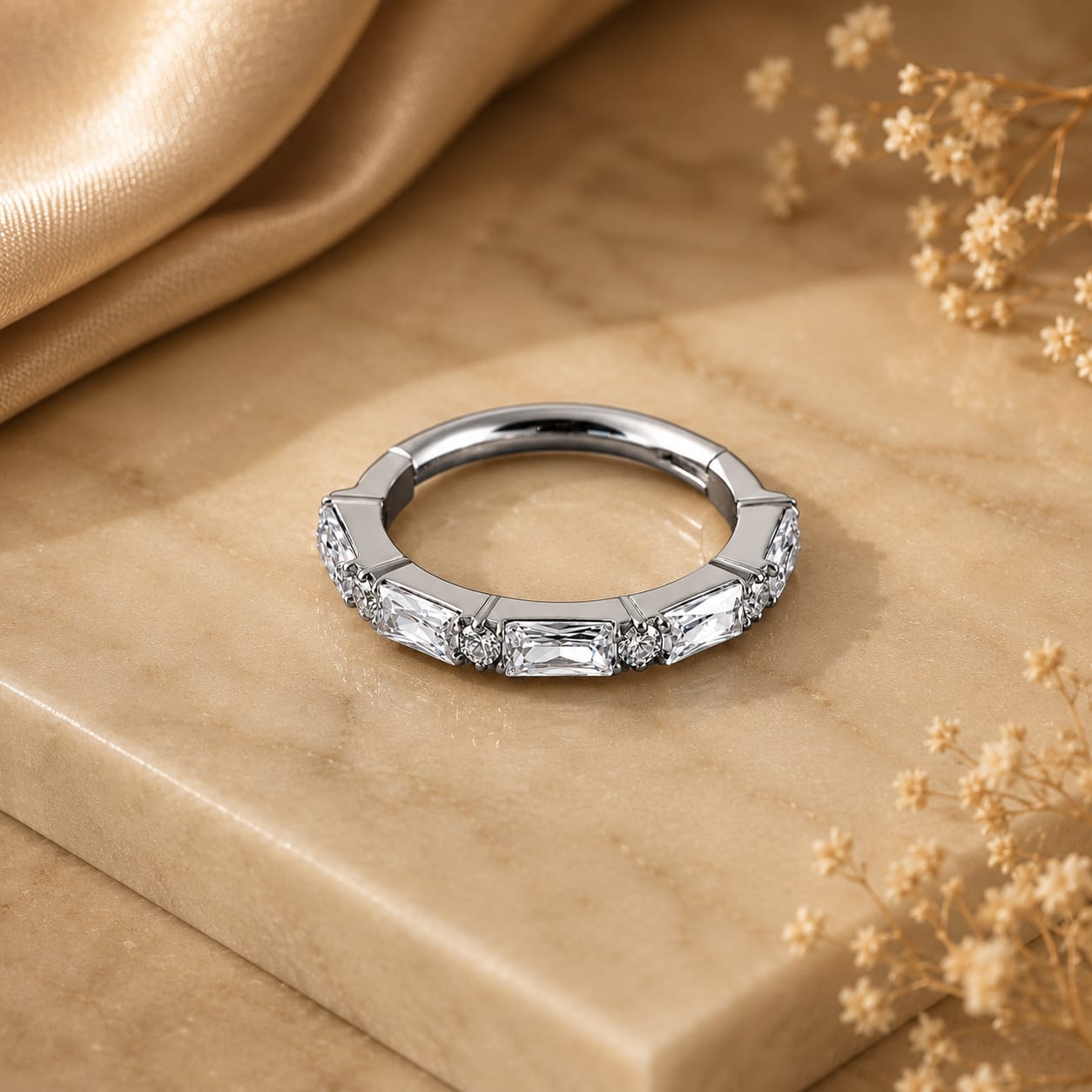 Créole en titane et zircone pour piercing conche brillant