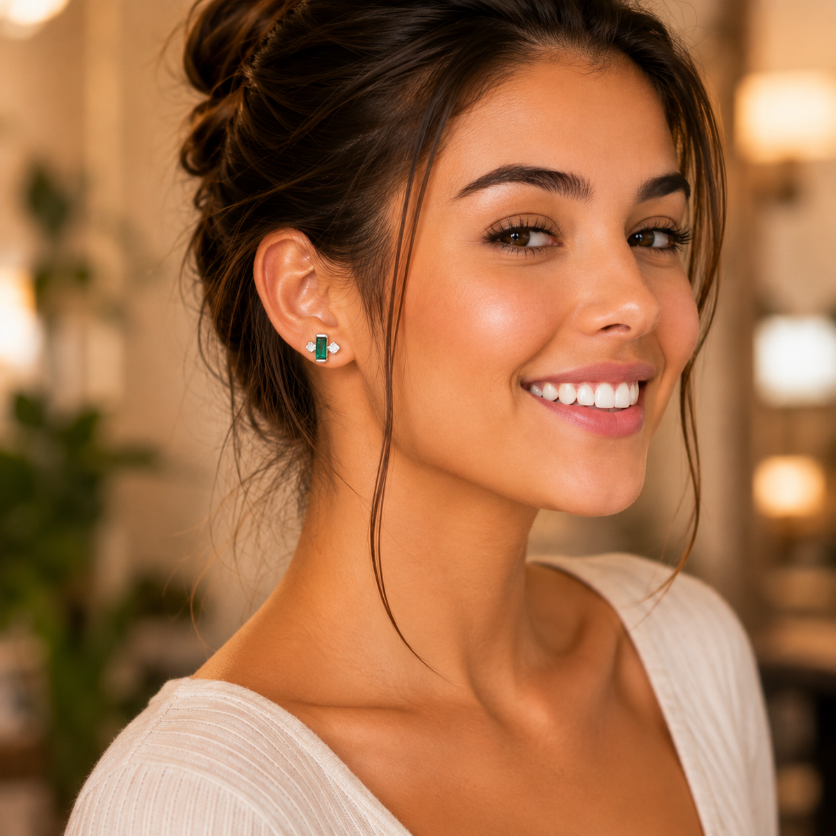 Duo de faux piercings helix vert émeraude à clip pour femme en acier inoxydable.