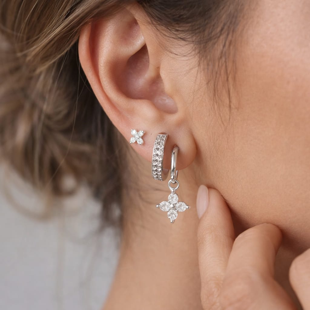 Inspiration de style avec un joli hélix piercing argenté