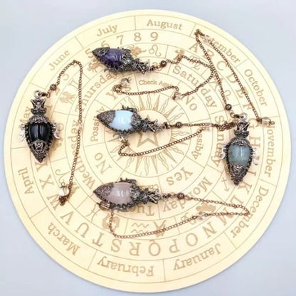 Pendentif femme protecteur inspiré de la lithothérapie.