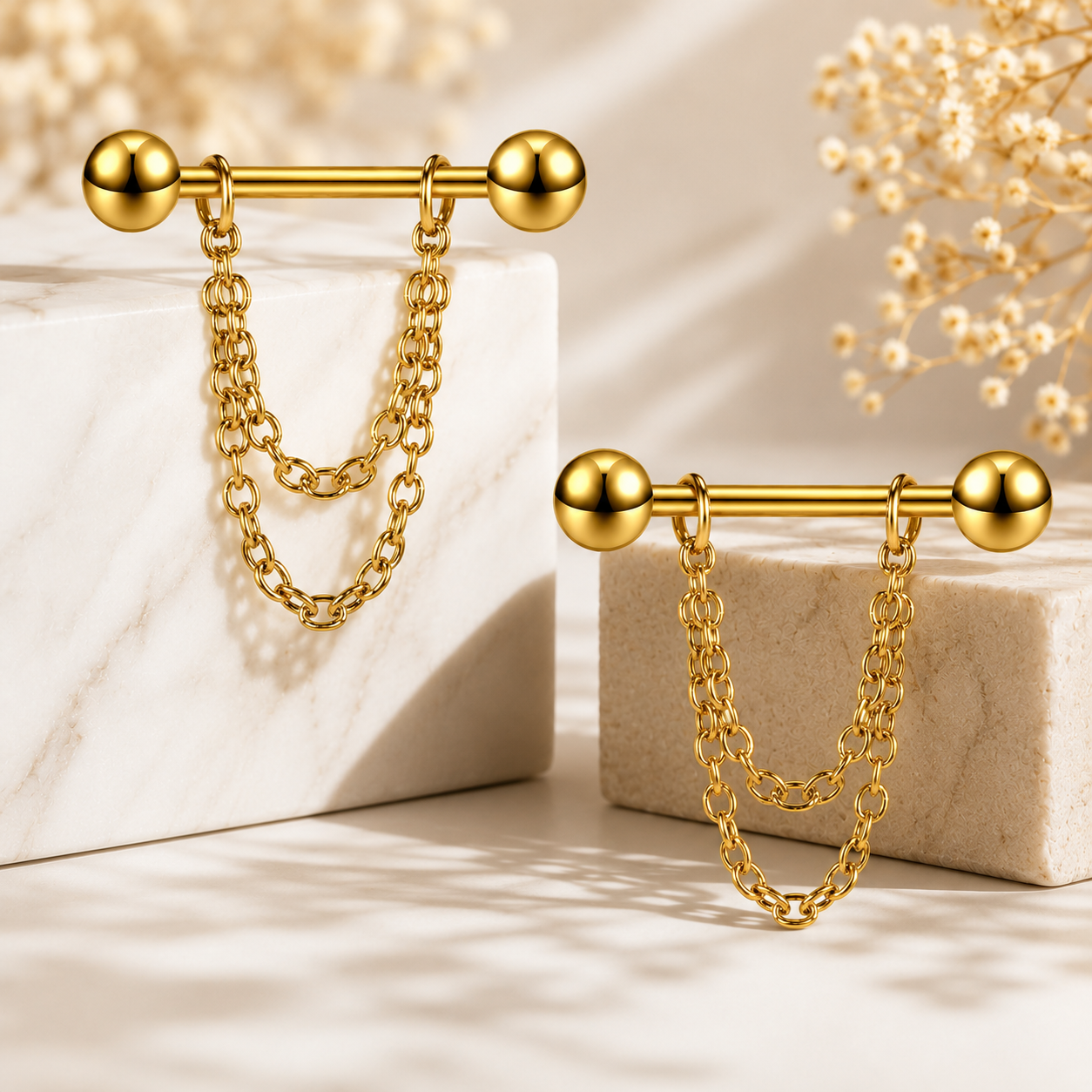 Piercing au teton femme doré design moderne avec chaînes
