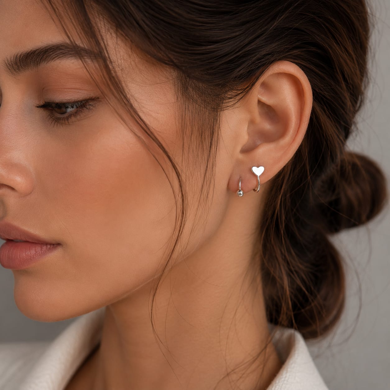 Piercing cartilage spirale avec motifs cœur et étoile
