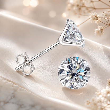 Piercing conch bienfaits en or 14K et moissanite verte scintillante.