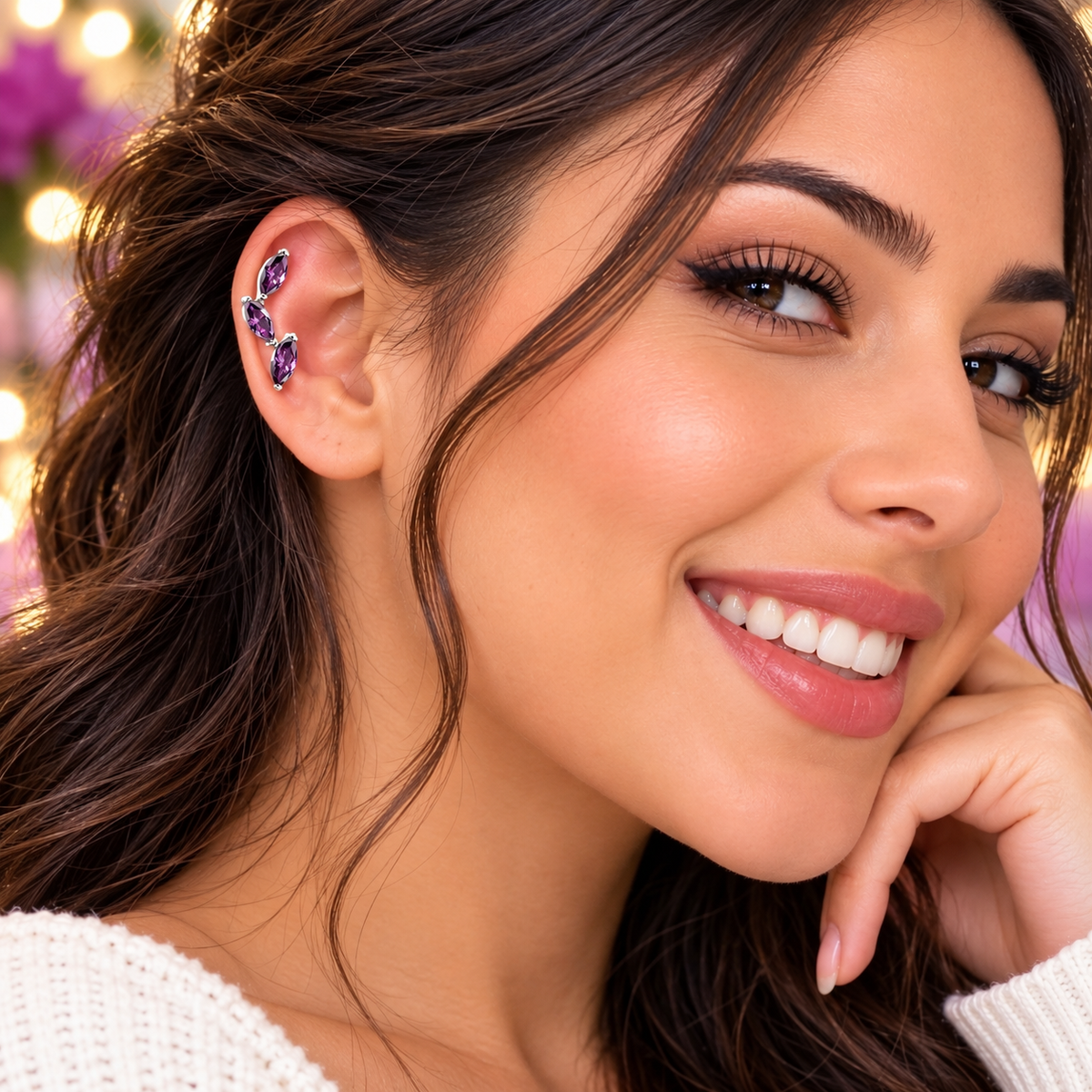 Piercing conch oreille élégant avec zircons brillantissimes forme pétale.