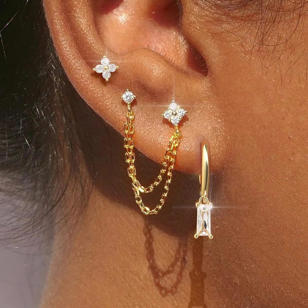 Piercing pour hélix en acier inoxydable avec motif constellation étoilée.