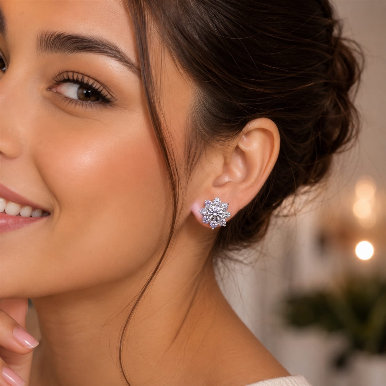 Piercing the conch avec flocon de neige en zircon.
