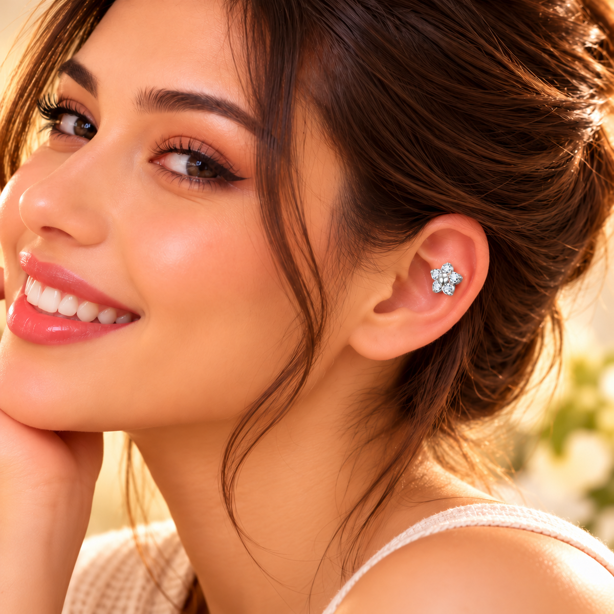 Portrait eclatant avec bouclesd_oreilles argentees