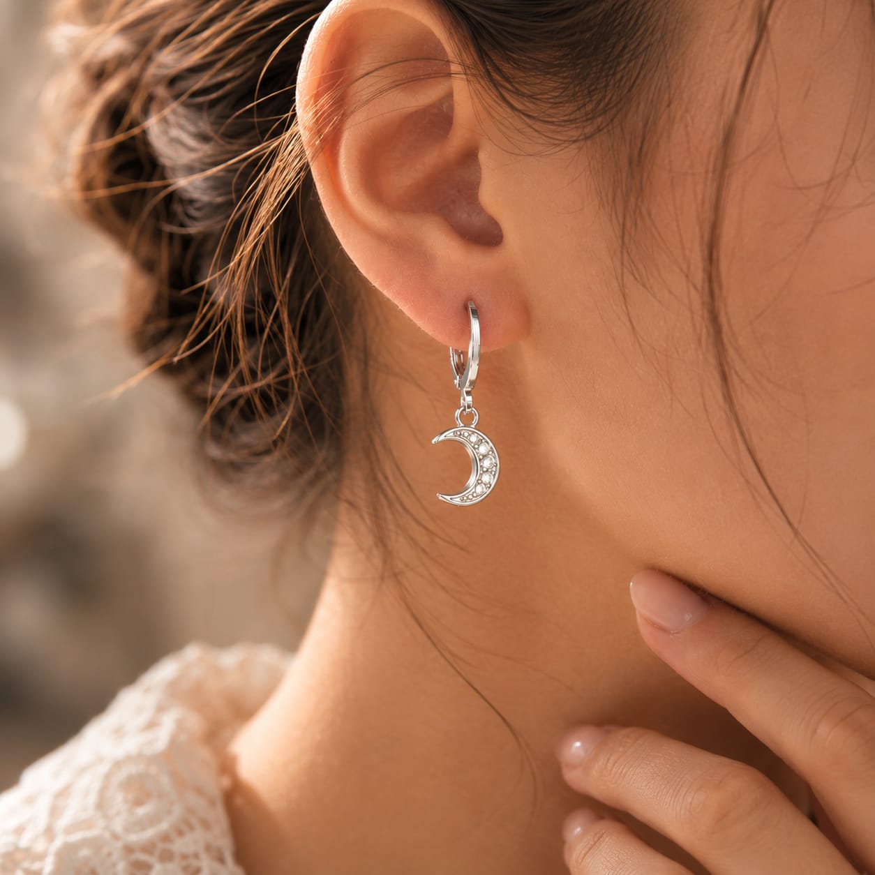 Sublimez votre cartilage avec le bijou discret Helix Beauty.