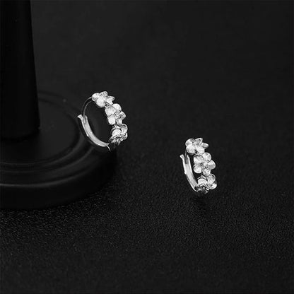 Boucle d'oreille creole  fleurs en argent et zircon brillant
