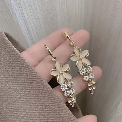 Boucle d’oreille élégante florale effet lumineux raffinée