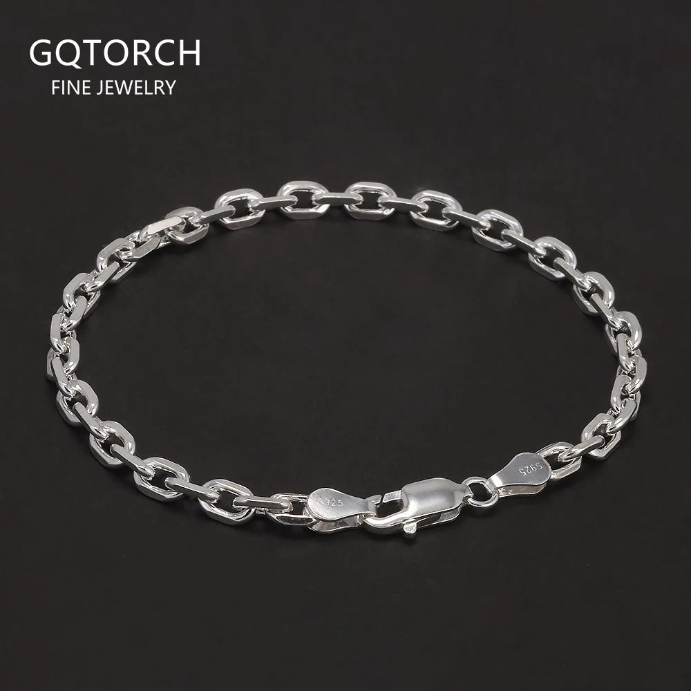 bracelet homme argent elegance intemporelle et finition raffinee au poignet