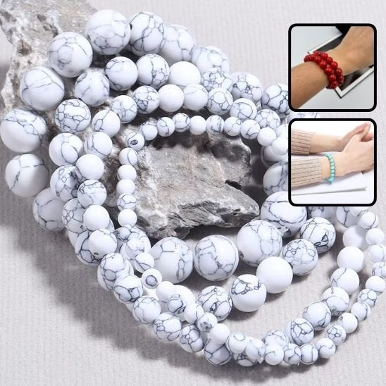 Bracelet perles turquoise synthétiques à effet marbré, adapté à toutes tailles grâce à son élasticité et son design épuré.