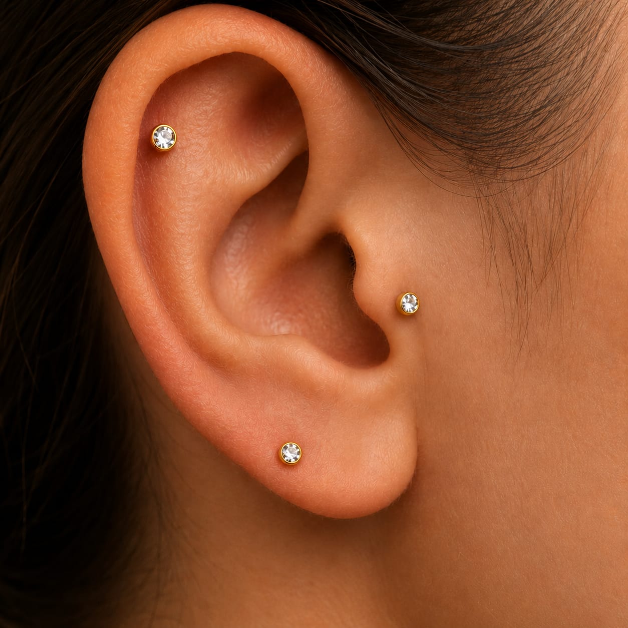 ollection de piercings délicats pour l'hélix, le tragus, le labret et le cartilage, disponible en tailles de cristaux allant de 2mm à 4mm.