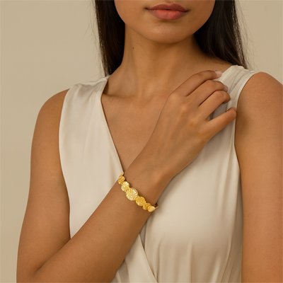 Polyvalents et superposables ces bracelets peuvent etre portes seuls ou melanges pour creer un style unique, adapté aussi bien aux occasions 